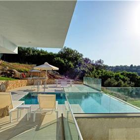 4 bedroom villa with pool & seaview, near Acharavi, sleeps 9